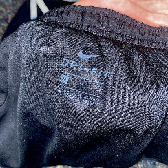 Nike running/exercise kids shorts - Picture 2 of 2